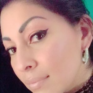 Meet your Posher, Isis